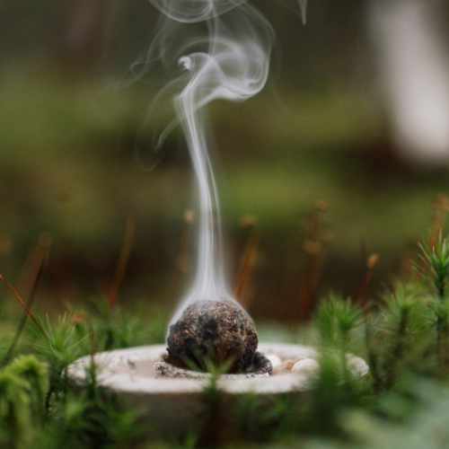 Räucherschale mit Rauch